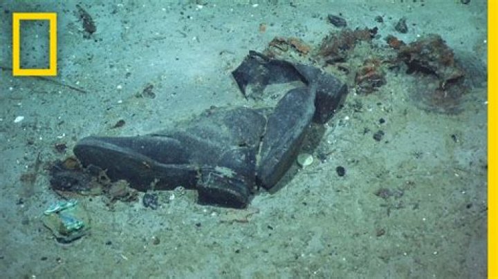 Are there dead bodies on the Titanic?