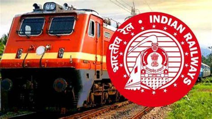 Can 10th pass apply Railway?