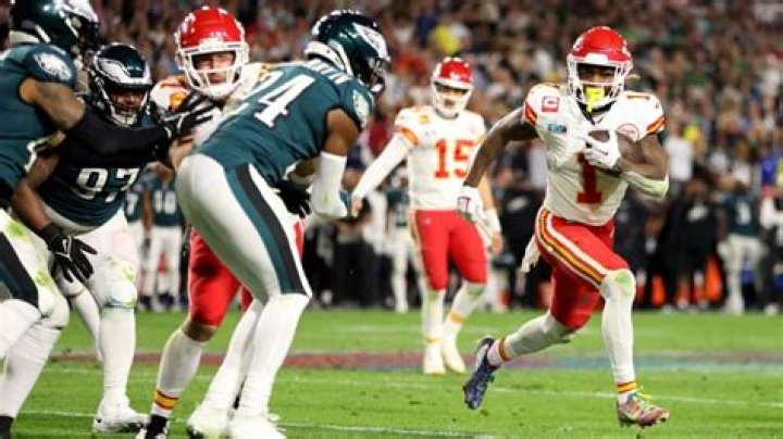 Do football players eat during games