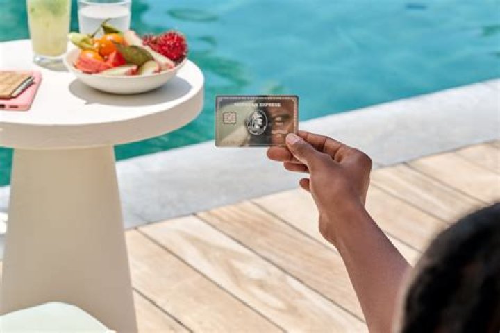 Does AMEX get you into United club