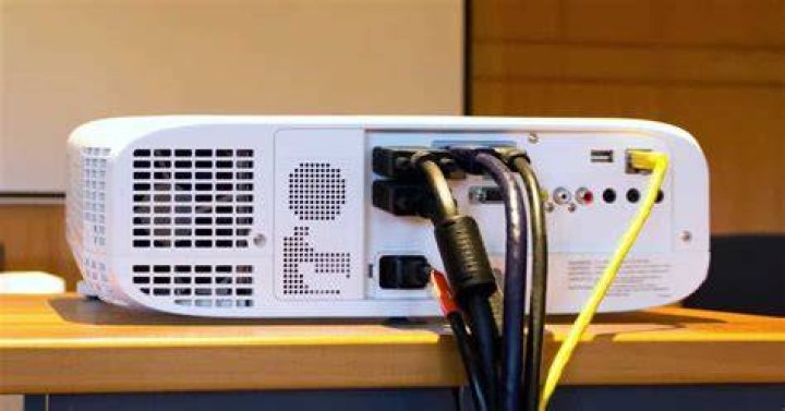 How do I set up multiple projectors?