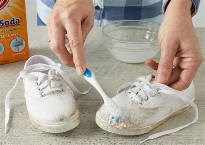How do you clean white shoes with bicarbonate of soda