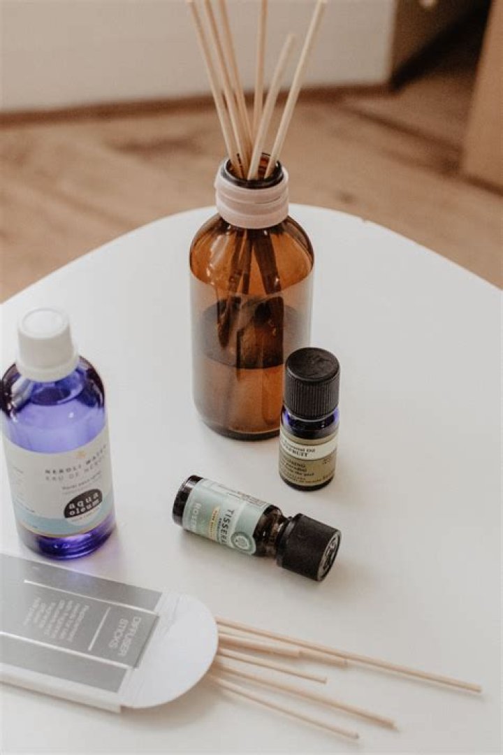 How do you make a homemade reed diffuser