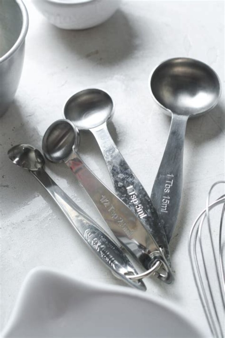 How do you measure a tablespoon of sugar?