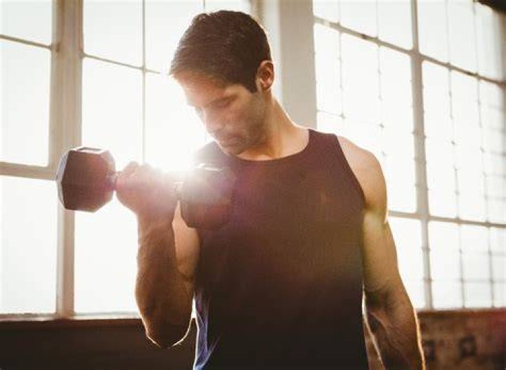 How heavy should weights be to build muscle?