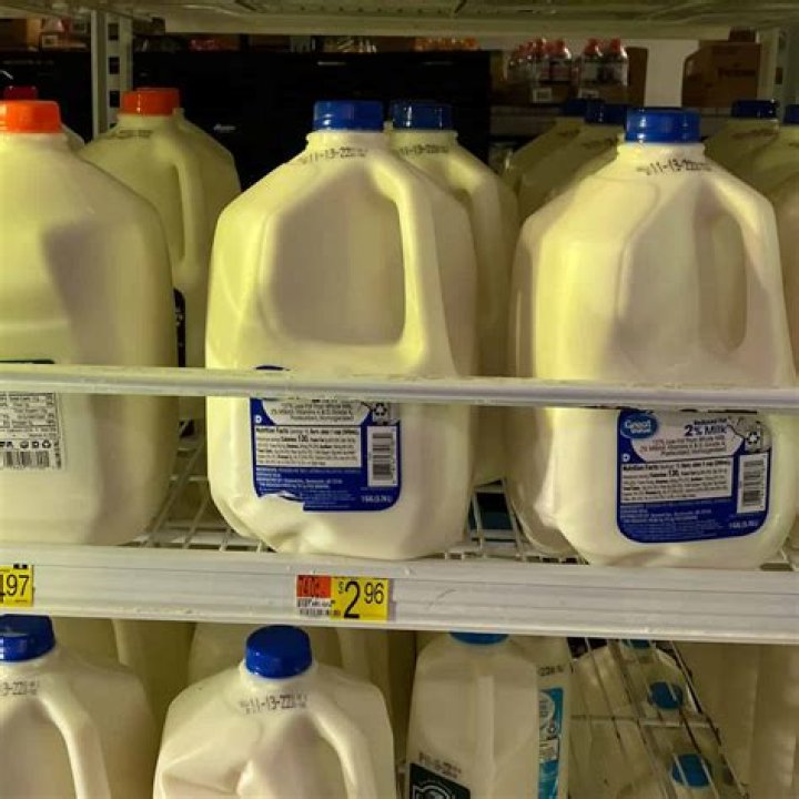 How many 12 oz cans make a gallon?