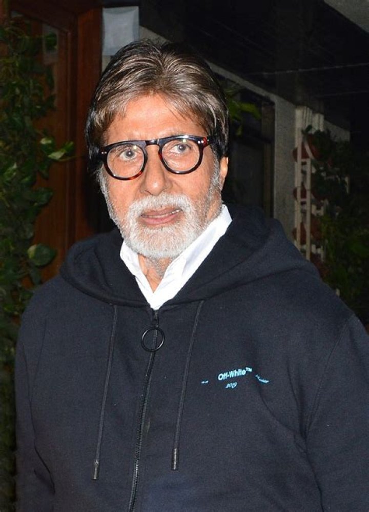How many bungalows Amitabh has?