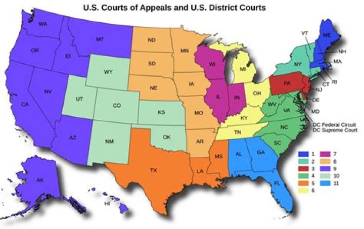 How many district courts are in Colorado?