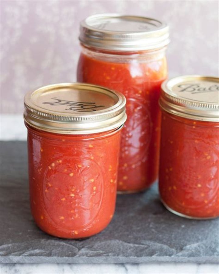 How many Mason jars does it take to make a bushel of tomatoes?