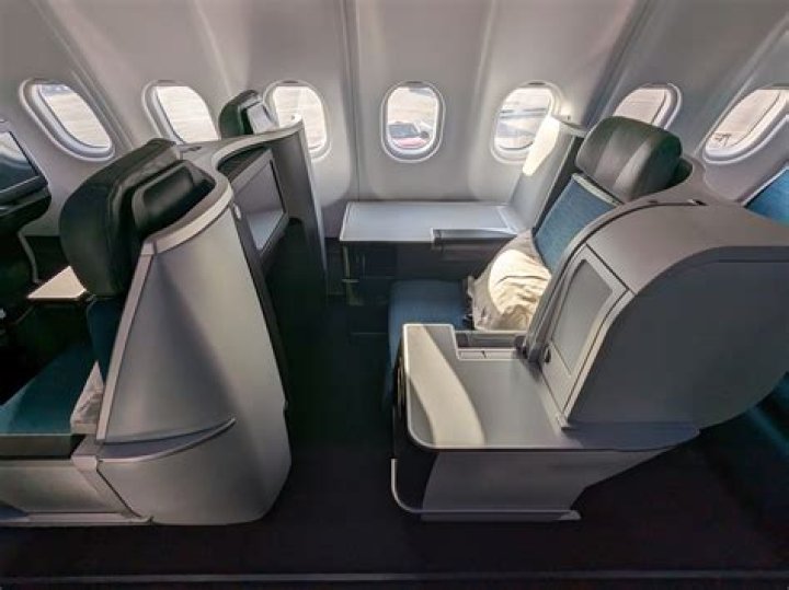 How many seats does Aer Lingus business class have
