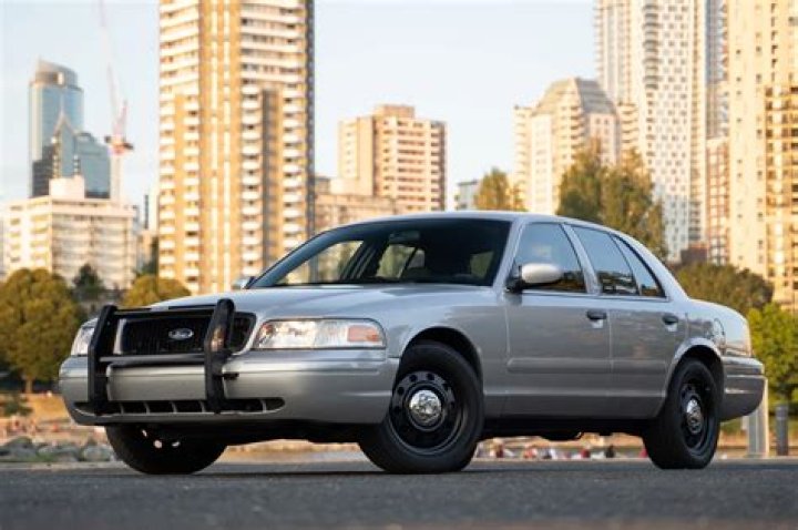 How much does a Crown Vic P71 weigh?