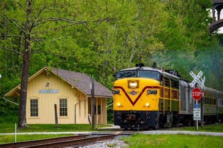 How much does it cost to ride the Cuyahoga Valley train?