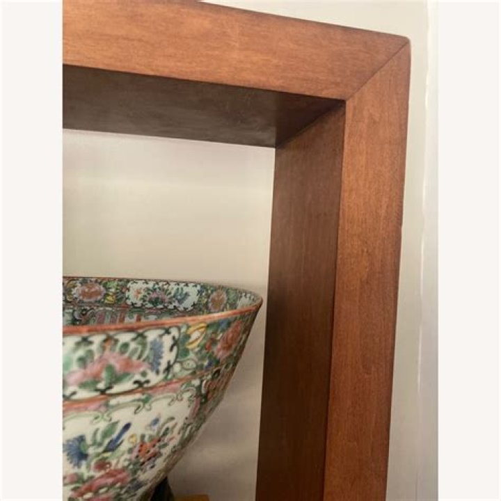 What are cantilevered shelves