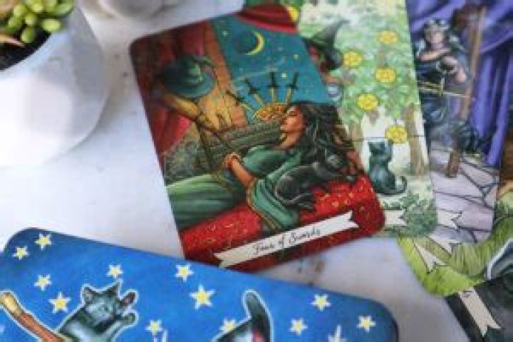 What are the four suits of tarot cards