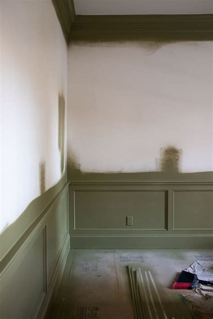 What color should you paint wainscoting