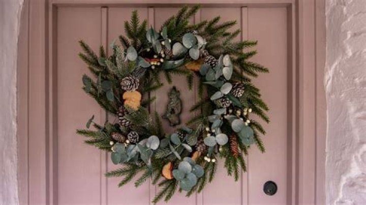 What do you do with a live wreath after Christmas