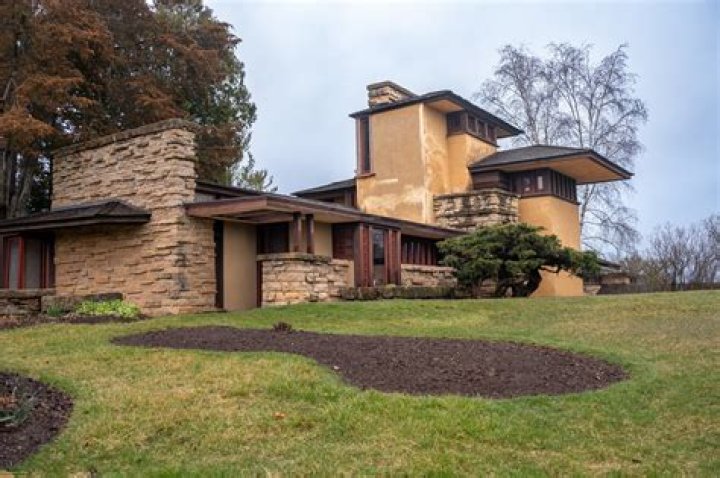 What is a Frank Lloyd Wright style home