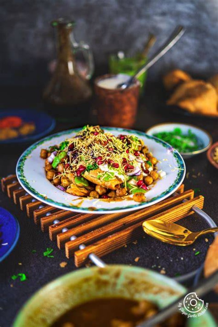 What is Samosa Chaat made of?