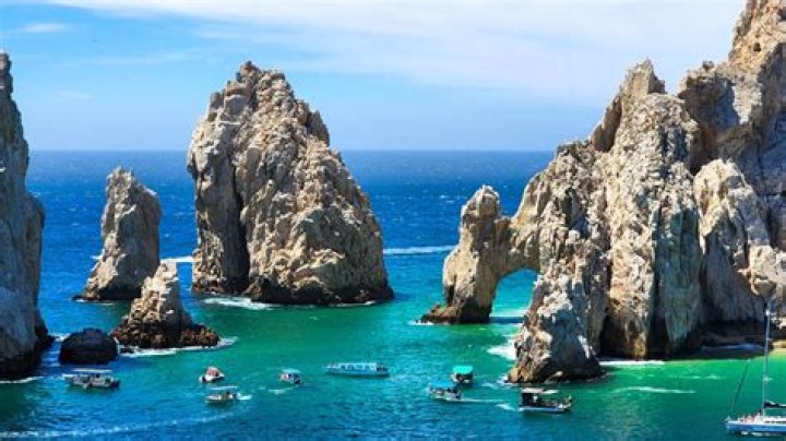 What oceans meet in Cabo San Lucas?