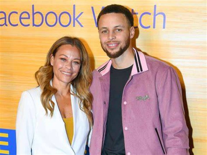 What race is Stephen Curry mom