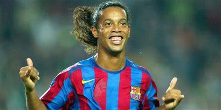 What was Ronaldinho last team?