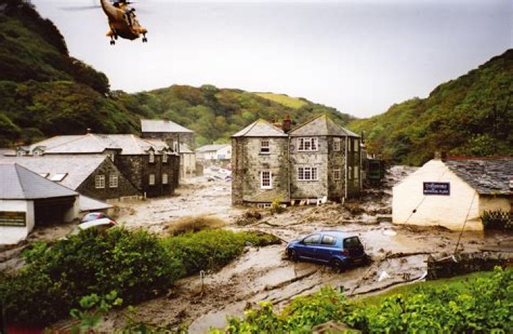What were the effects of the Boscastle flood 2004