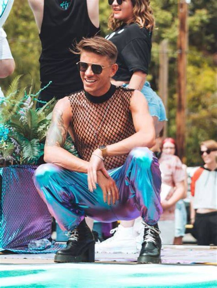What would a guy wear to a Miami Vice party?