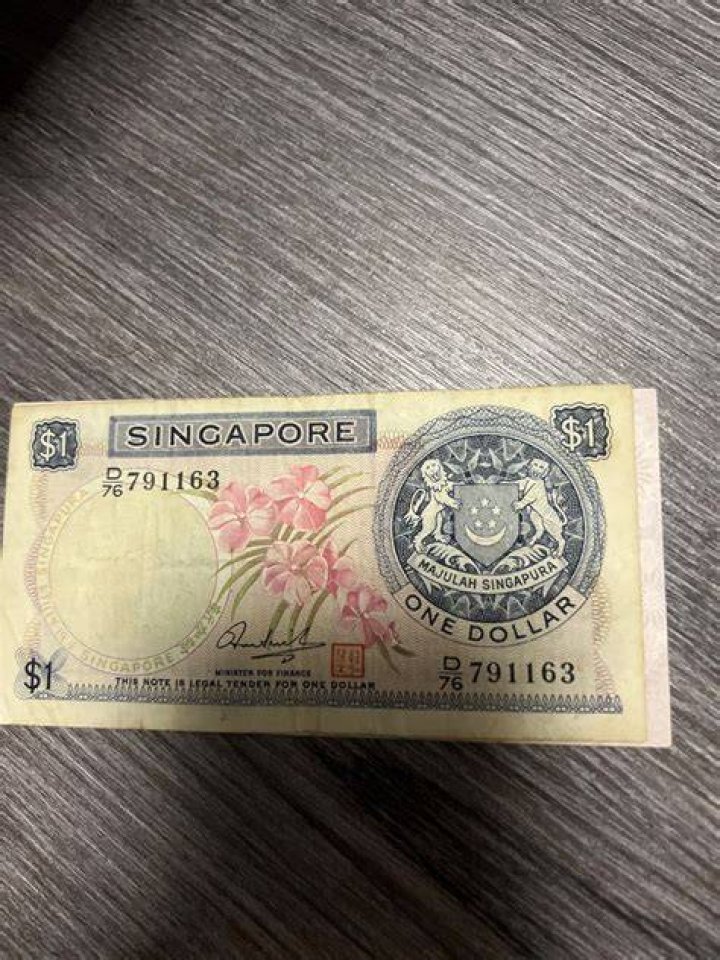 Where can I change old Singapore notes?