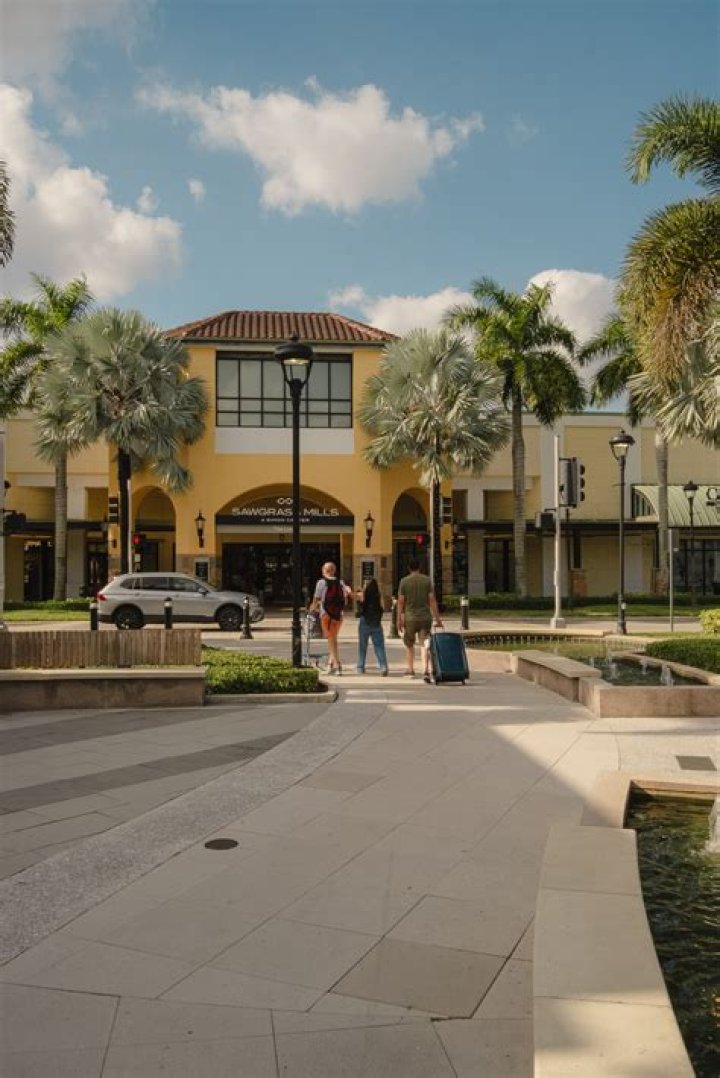 Which outlet mall is better in Florida?