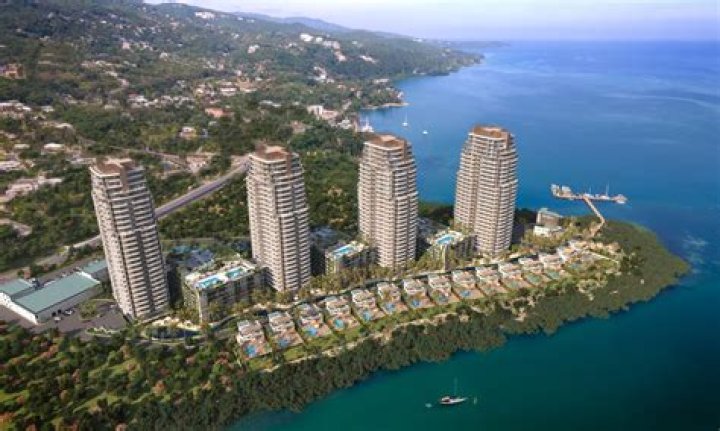 Who is the owner of Pinnacle Towers?