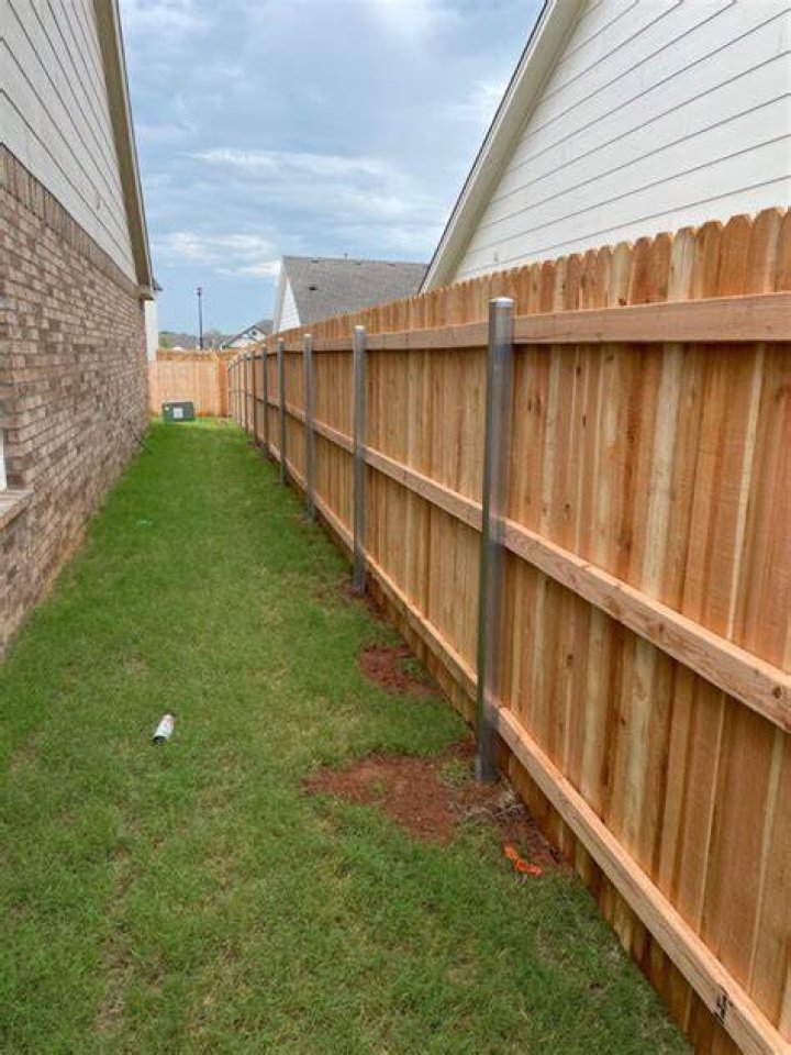 Who pays for fence between neighbors in California