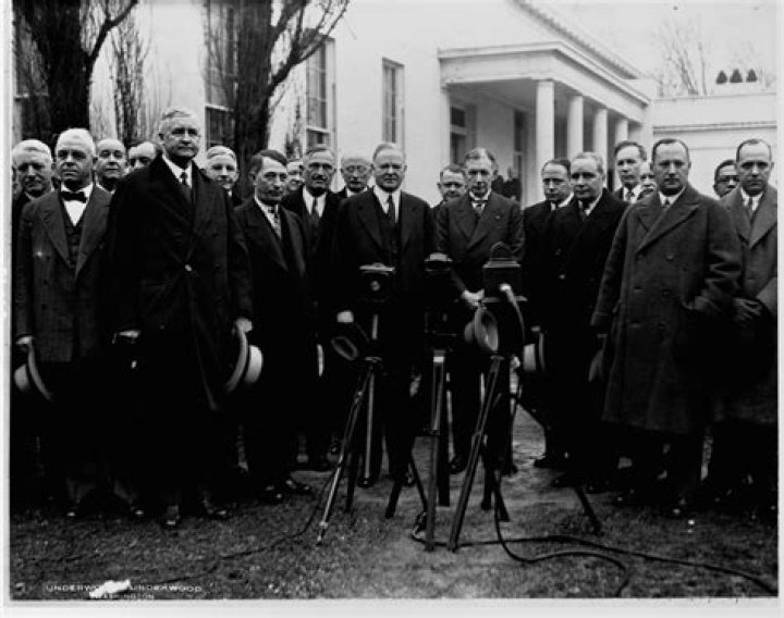 Who persuaded Congress to establish the Reconstruction Finance Corporation